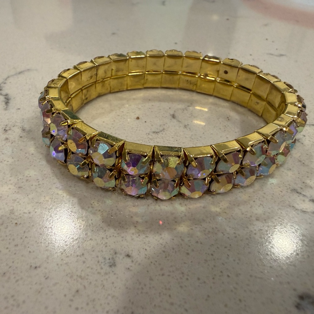 Elegant Gold and Iridescent Bracelet